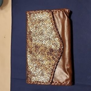 Clutch with floral‎ design